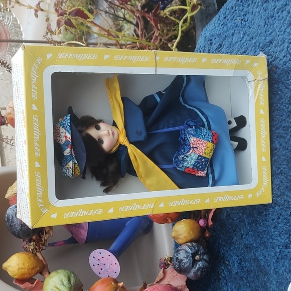 Mary Poppins/ Blue Dress and Yellow Ribbon